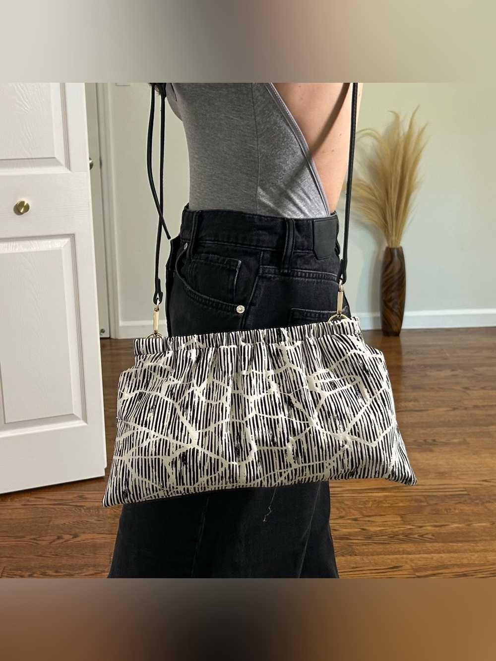 Hand Crafted in NY_Snap Clutch Black and Cream